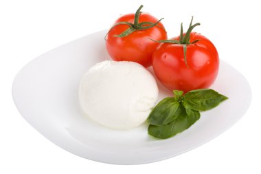 Mozzarella ve fesleğenli domates