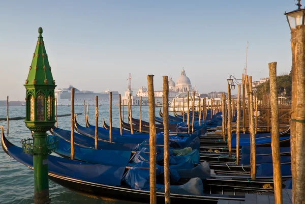 Gôndolas na lagoa de Veneza — Fotografia de Stock