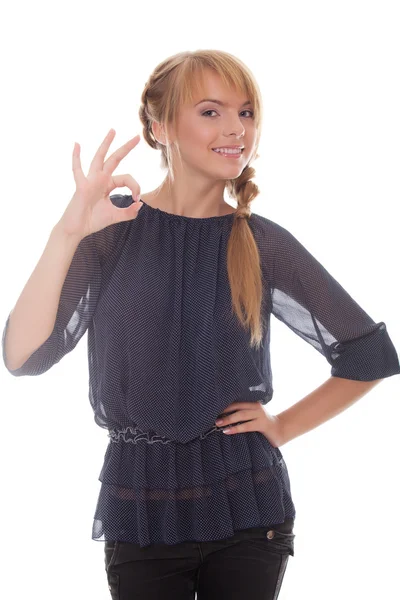 Mujer joven mostrando signo okey — Foto de Stock