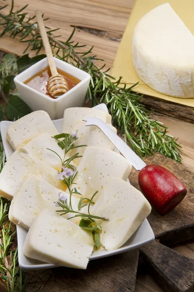 Cheese with honey — Stock Photo, Image