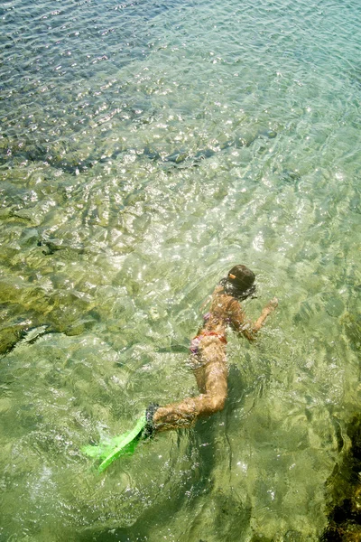 Zwemmen met flippers en bril — Stockfoto