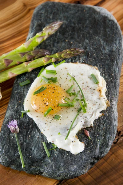 Asparagus and eggs — Stock Photo, Image