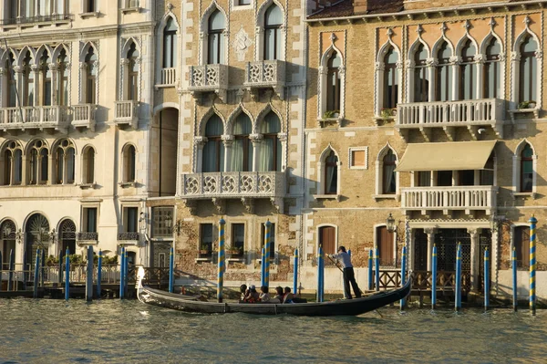 Traditional Venice gondola ride — Stock Photo, Image
