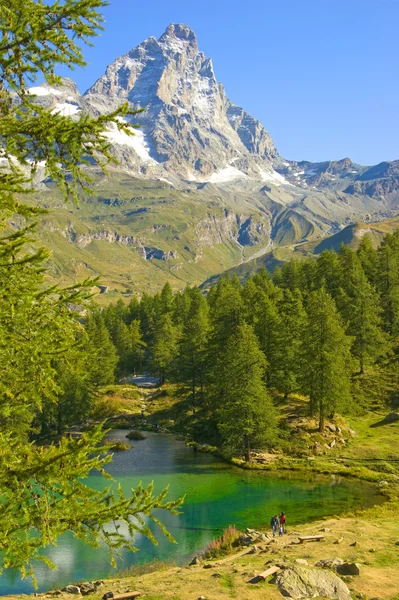 Niebieskie jezioro cervinia, Włochy — Zdjęcie stockowe