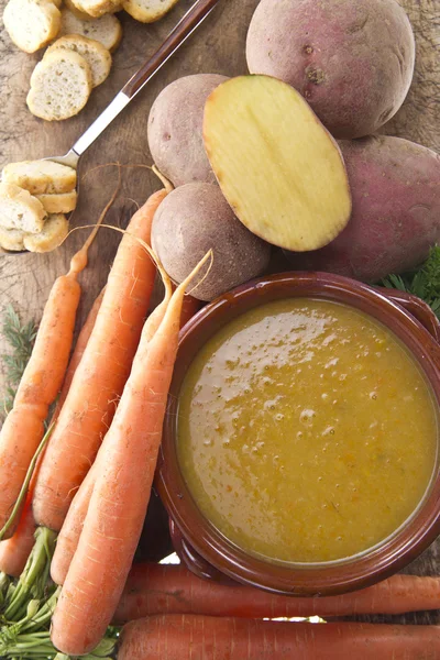 Velluttata 的胡萝卜和土豆 — 图库照片