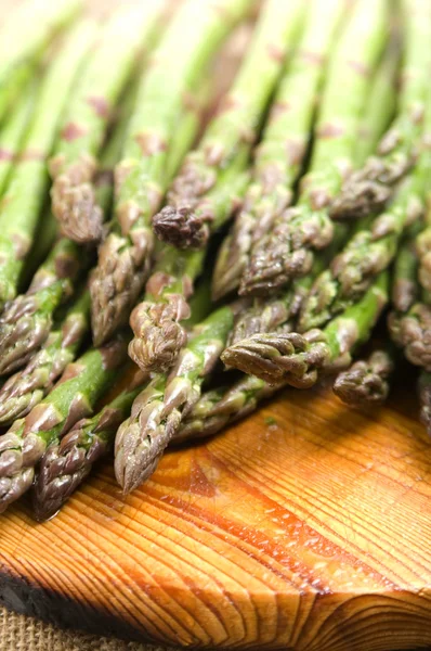 Bunch of fresh asparagus on wood background — Stock Photo, Image