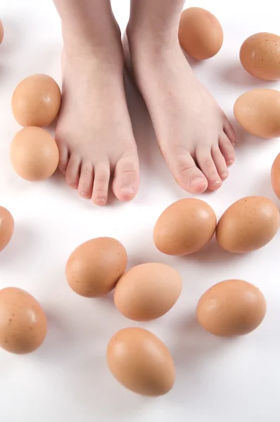 Eggs with children's feet — Stock Photo, Image