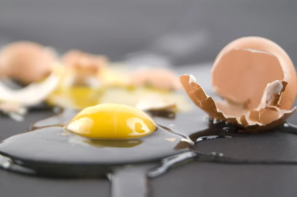 Huevo roto — Foto de Stock