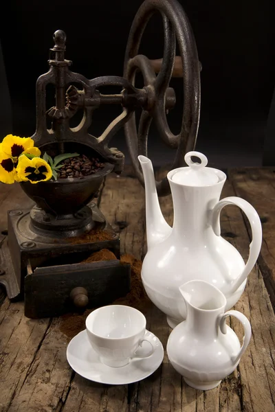 Antike Kaffeemühle — Stockfoto