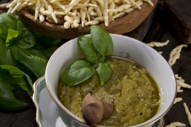 pesto soslu makarna