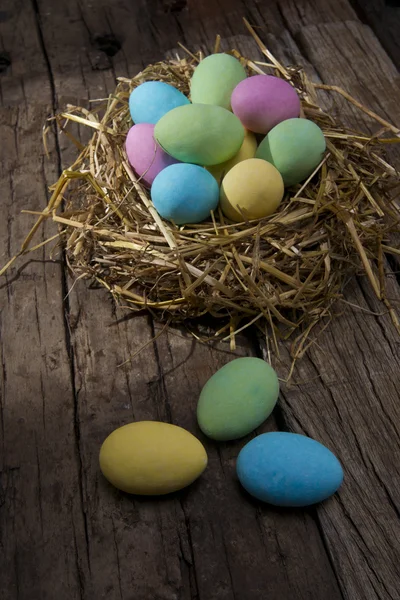 Ovos de chocolate coloridos — Fotografia de Stock