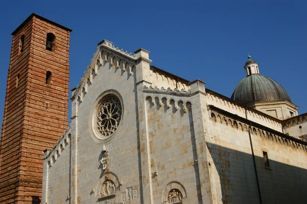 Katedrála pietrasanta lucca, Itálie — Stock fotografie