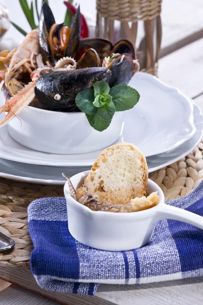 Zupa z owoców morza z kalmarów — Zdjęcie stockowe