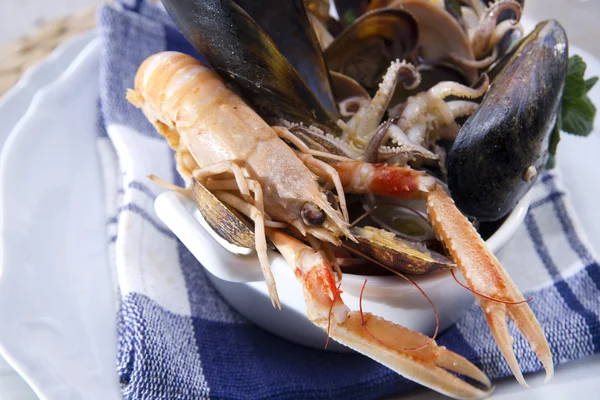 Rybí polévka s chobotnice — Stock fotografie
