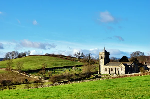 Schilderachtige Engels platteland kerk — Stockfoto