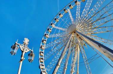 Ferris Wheel And Lamppost clipart