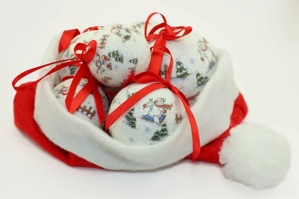Balones de Navidad en Santa Claus Sombrero — Foto de Stock