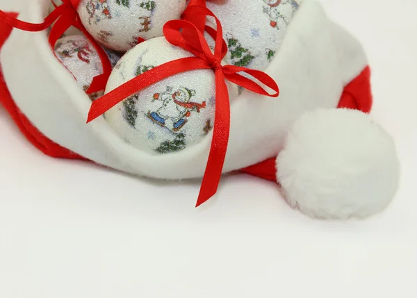 Natal Baubles em Santa Claus Chapéu — Fotografia de Stock