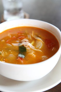 Tom yum çorba şehriye Tay geleneksel baharatlı karides çorbası