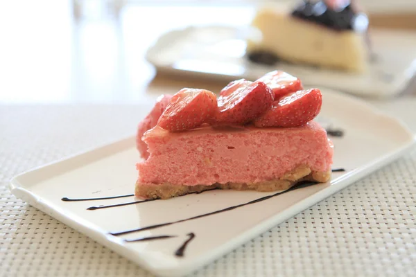 Tarta de fresa sobre madera — Foto de Stock