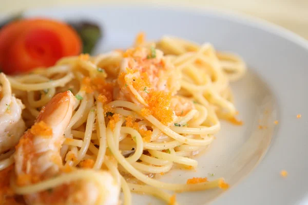 Espaguete com camarão — Fotografia de Stock