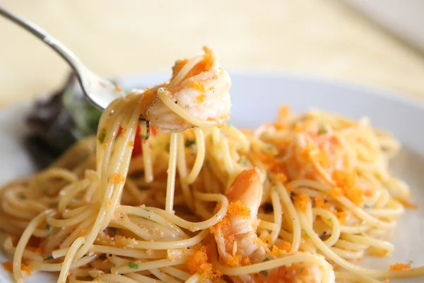 Espaguetis con camarones — Foto de Stock
