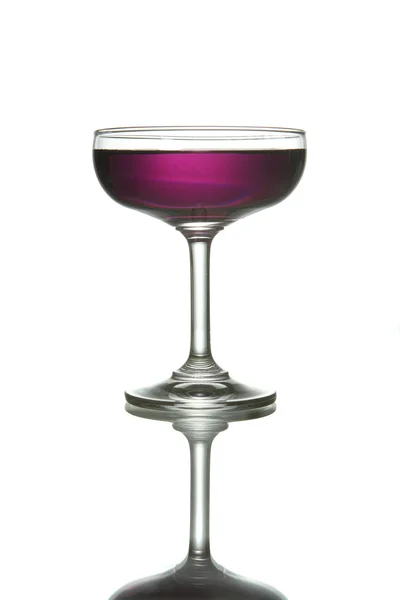 흰 배경에 분리되어 있는 적포도주 잔 — 스톡 사진