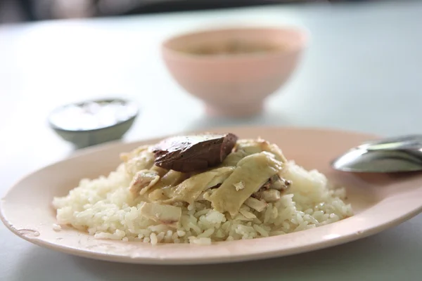 Thaise gastronomische gestoomde kip met rijst — Stockfoto