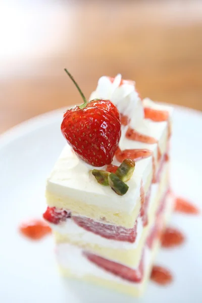 Strawberry Cake on wood — Stock Photo, Image