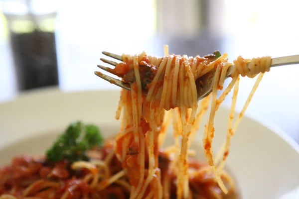 Espaguetis con salsa de carne de tomate — Foto de Stock
