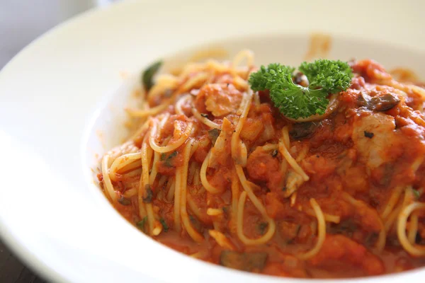 Espaguetis con salsa de carne de tomate — Foto de Stock