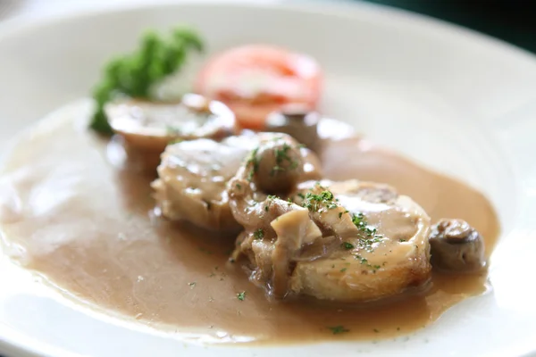 stock image Vol au vent stuffed with chicken and creamy sauce