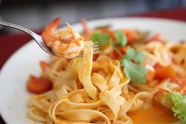 Zeevruchten pasta met tomatensaus — Stockfoto