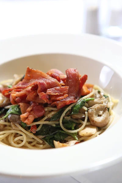Spaghetti knapperige bacon — Stockfoto