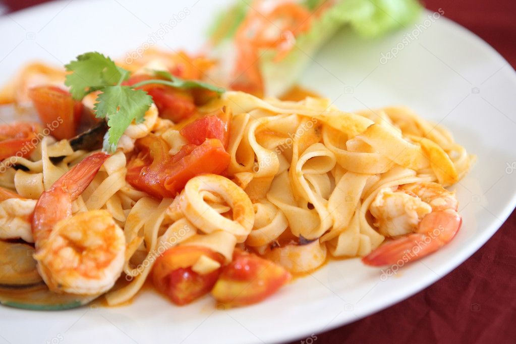 Seafood pasta with tomato sauce