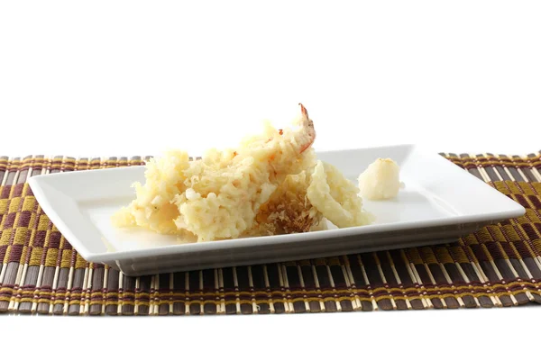 Japans eten tempura geïsoleerd op witte achtergrond — Stockfoto