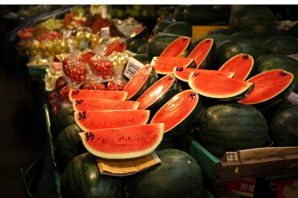 在市场中的西瓜 — 图库照片