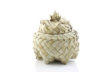 Beyaz arka planda izole Tay stilinde kutu