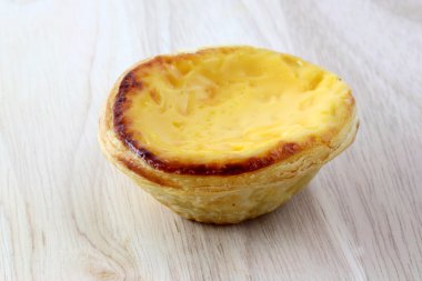 Hong kong yumurta tart ahşap arka plan