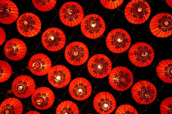 Linterna roja por la noche — Foto de Stock