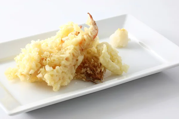 Tempura Японская еда на белом фоне — стоковое фото