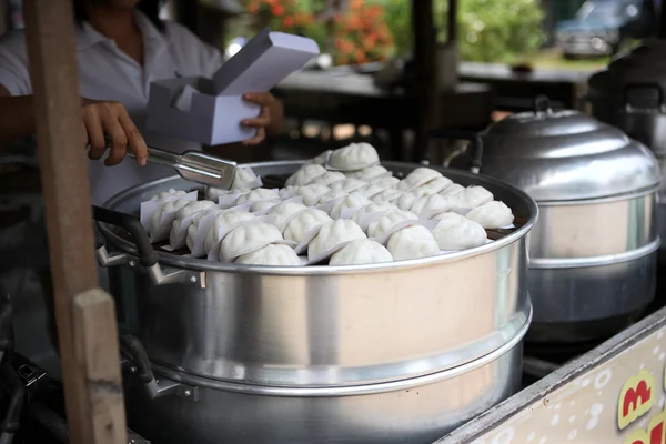 Dumpling al vapor en maceta — Foto de Stock