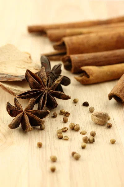 Chinese herbal medicine on wood background — Stock Photo, Image
