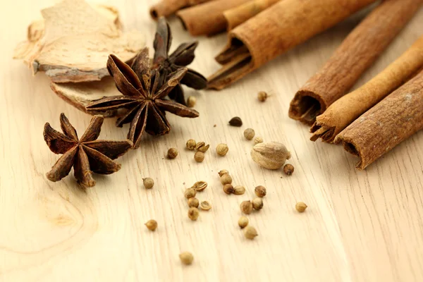 Chinese herbal medicine on wood background — Stock Photo, Image