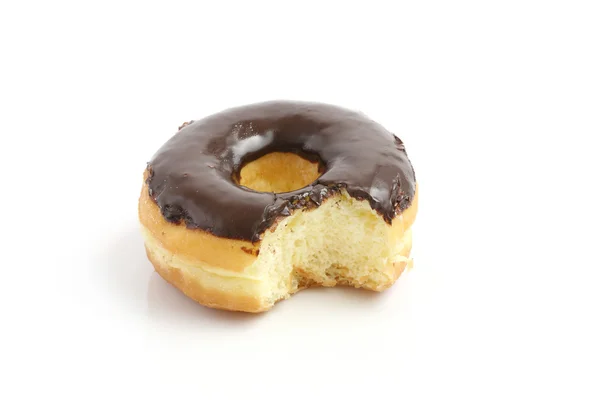 Donut de chocolate aislado en fondo blanco —  Fotos de Stock