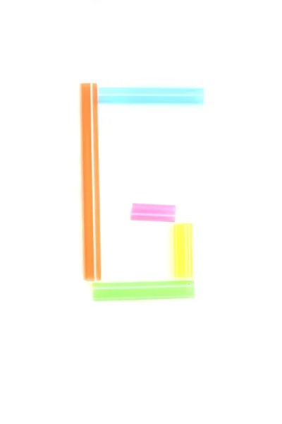 Алфавит G, разноцветная солома — стоковое фото