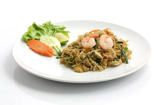 Thai food padthai isoliert auf weißem Hintergrund — Stockfoto