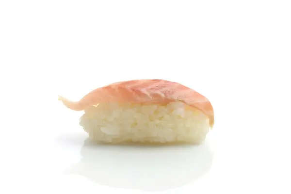 Суши из морского окуня на белом фоне — стоковое фото