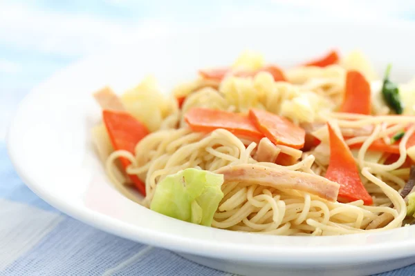 Stir fried noodles Chinese food — Stock Photo, Image
