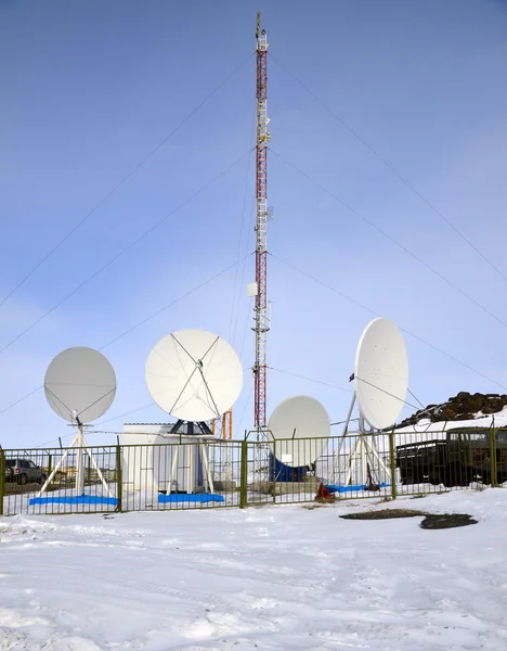 Site cellulaire quelque part dans l'Arctique — Photo